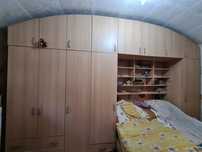 Mobila dormitor cu spatiu pentru pat incastrat