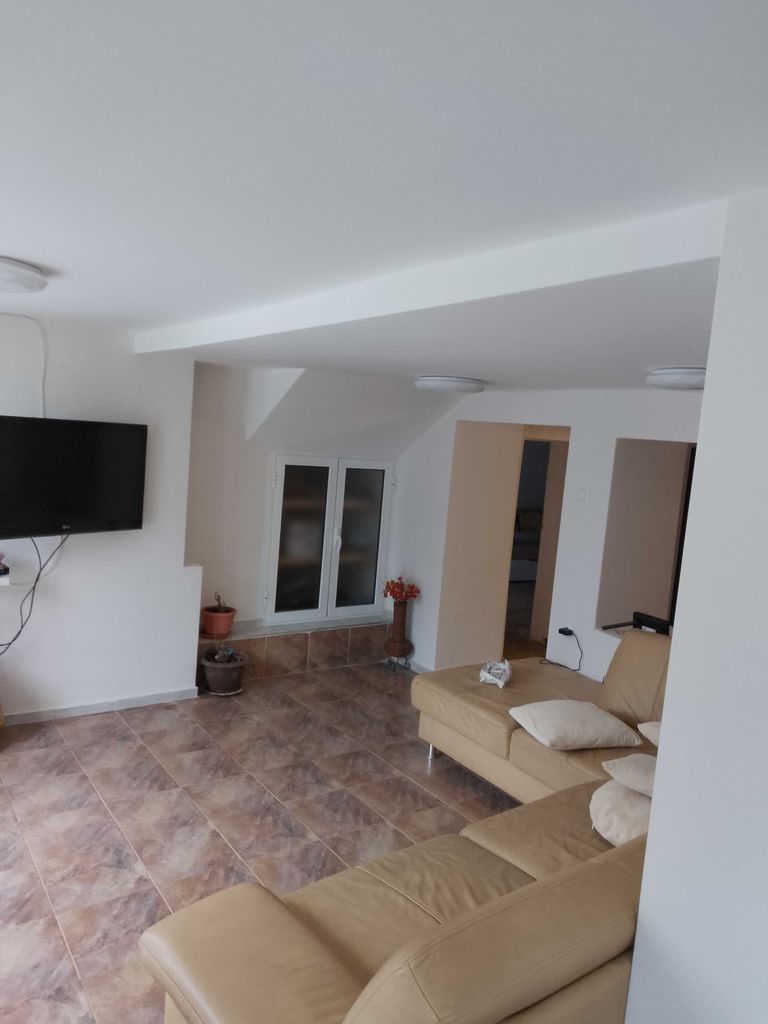 Дава се под наем Къща в Аксаково - 260 кв.м за 204 € - Снимка #4