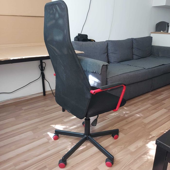 Scaun birou rotativ cu brate, aproape nou