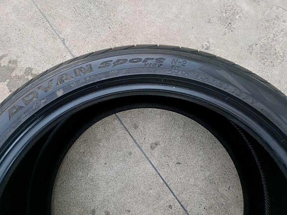 O anvelopa de vara 295 35 21 yokohama advan sport profil de 7,5 mm