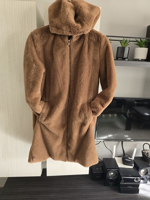 Пухкаво кафяво палто с качулка