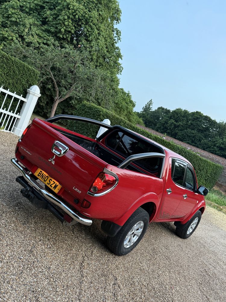 Mitsubishi L200 **volan drepta**