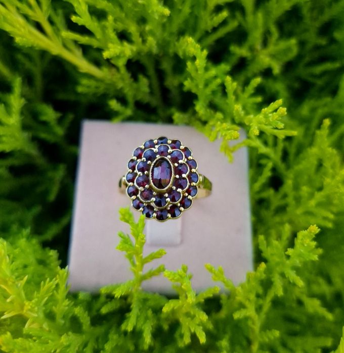 Inel din aur cu granate naturale