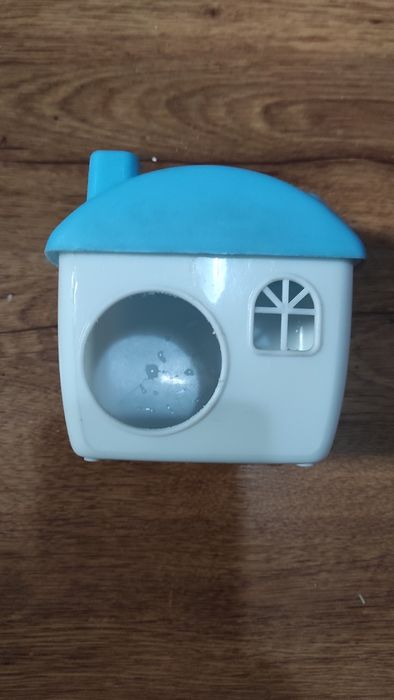 Продам   маленький домик для хомяка джунгарика очень удобный