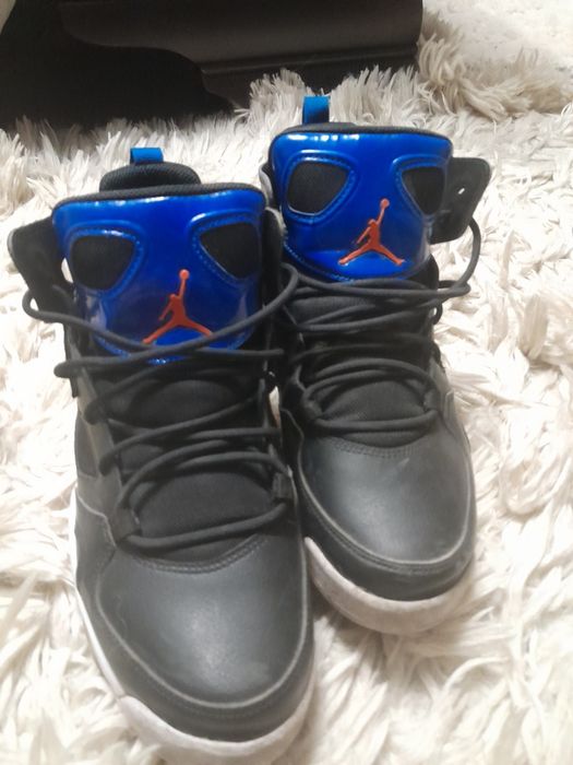 vând adidași jordan noi