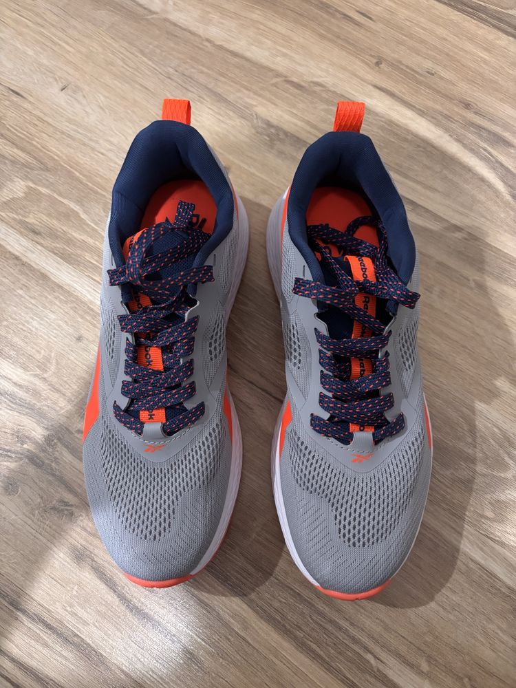 Маратонки REEBOK  номер 41 НОВИ