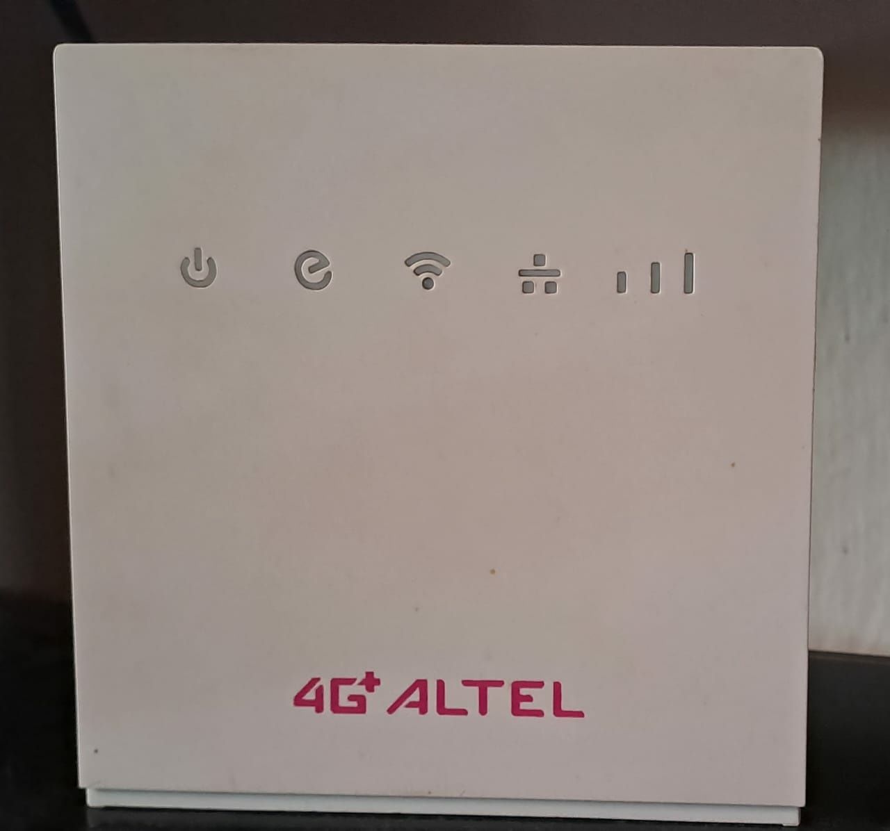 4G роутер Алтел на запчасти