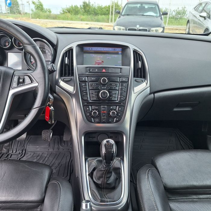 Opel Astra J 2012 motor 1.7 cdti EcoFlex model Cosmo