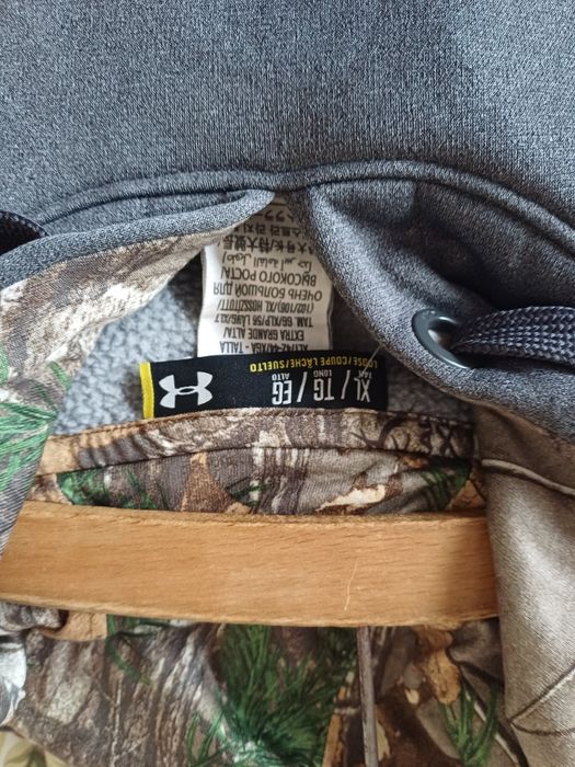 Продавам суитчер UNDER ARMOUR