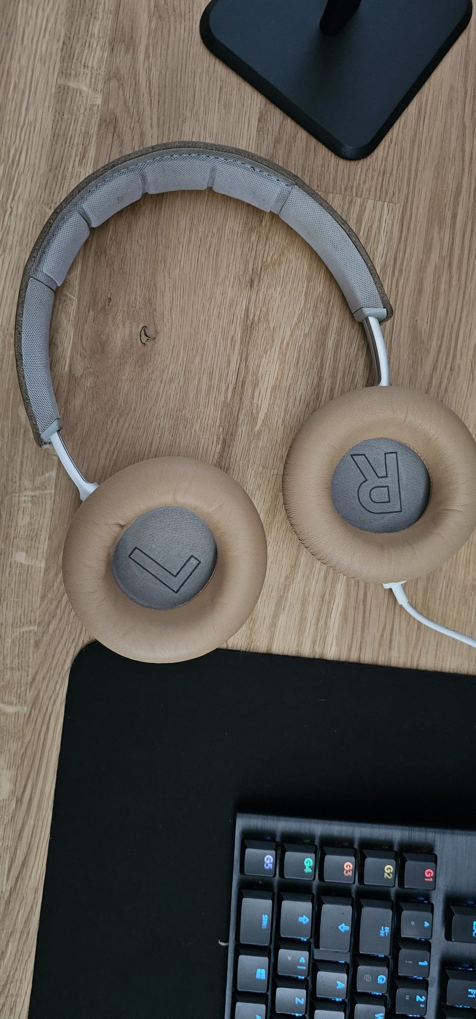 Casti Bang and Olufsen Beoplay H9i usb C