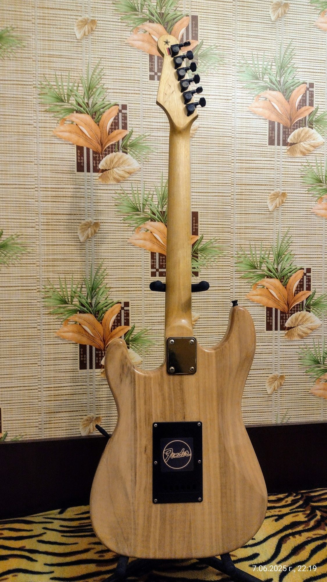 Продавам:Винтидж модифицирана китара "Di Mavery" Germany Stratocaster