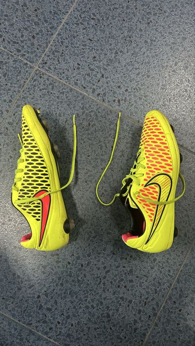 Бутонки nike magista