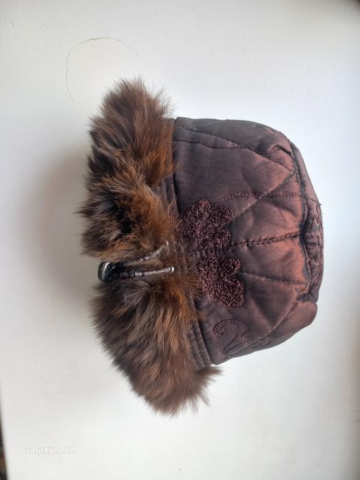 Продам женскую зимнюю шапку