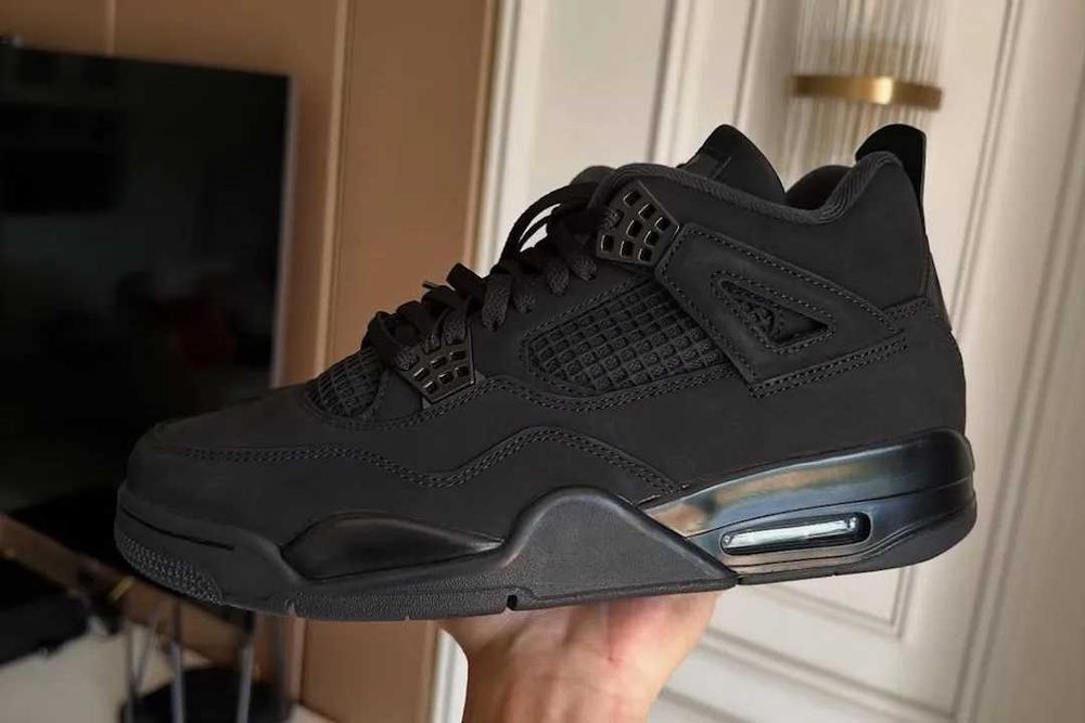 Jordan 4 Black Cat – mărimea (42) – stare bună