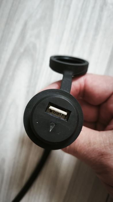 Vând charger USB-A motocicleta original Yamaha, 5V 2Ah