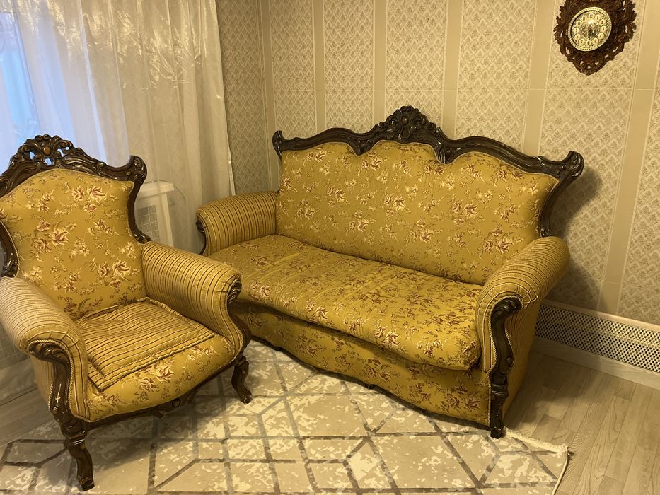 Продам мягкую мебель и сервант.