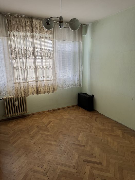 Продавам четиристаен апартамент в ж.к.Бъкстон