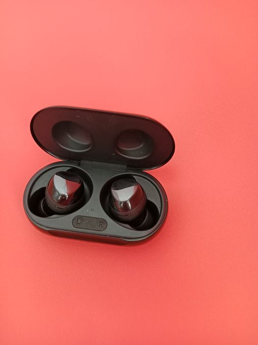 Беспроводные Bluetooth -наушники Samsung