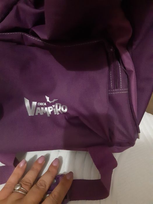 Troller  fete Vampirina