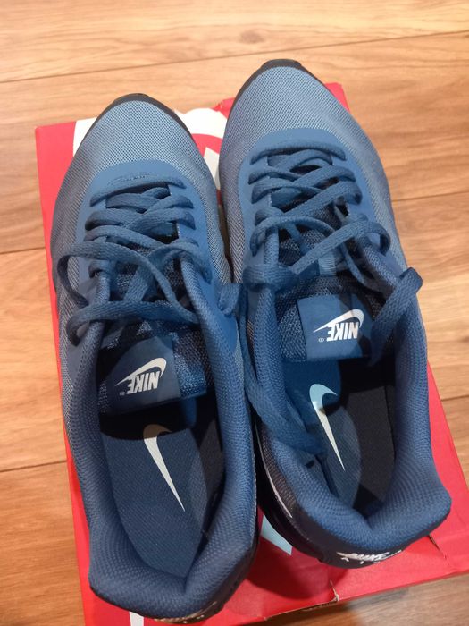 Маратонки ,чисто нови