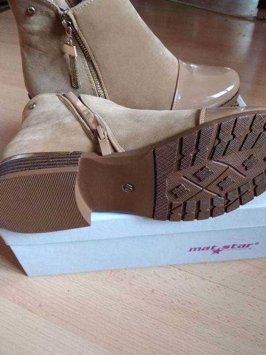 Бежови дамски боти