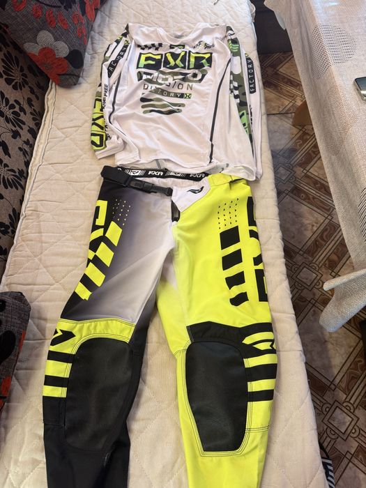 Мотокрос екип FXR