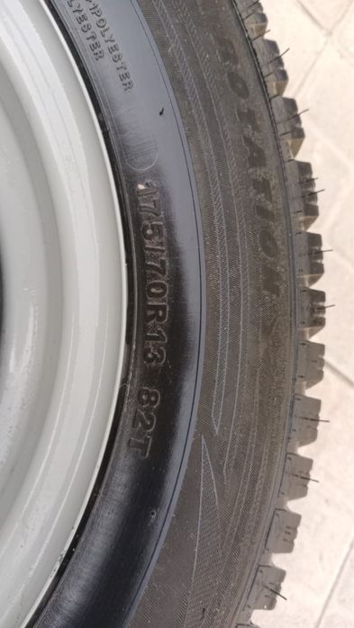 Продам зимние покрышки вместе с дисками