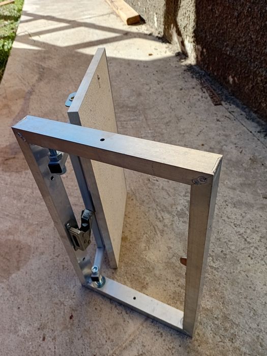 Ревизионный люк под плитку