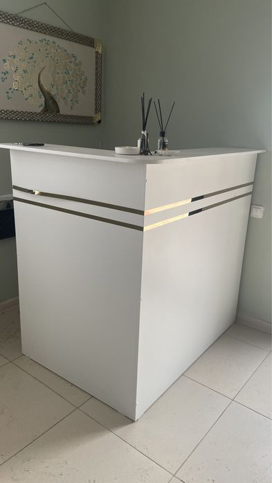 стол ресепшен для магазина