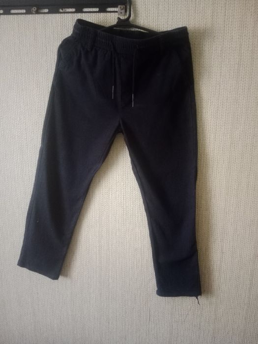 Отдам брюки в школу .