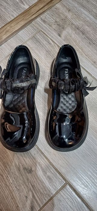 Pantofi negri lac