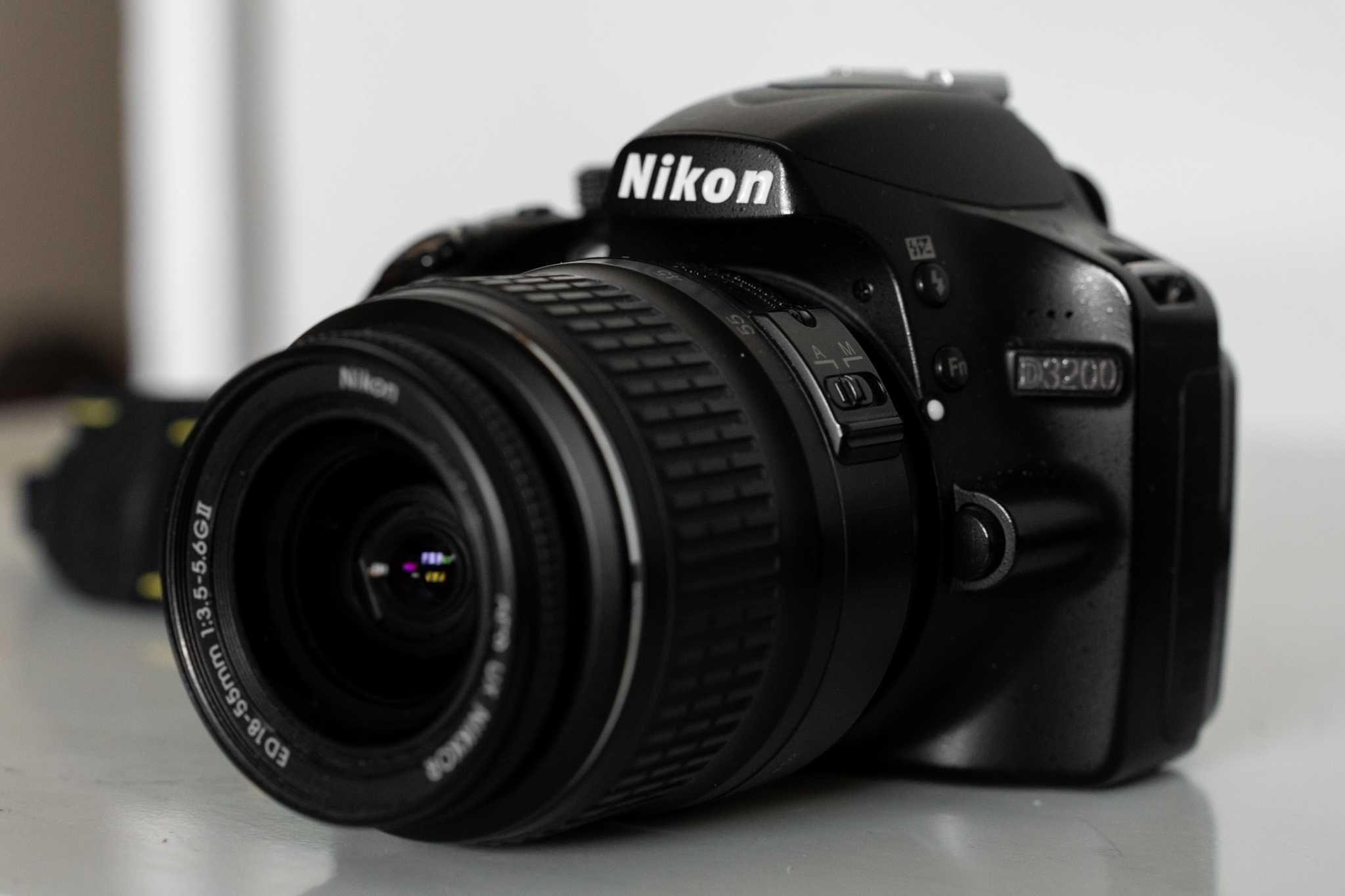 Nikon D3200 kit 18-55mm f/3.5-5.6G  si Nikon 50mm f/1.8G