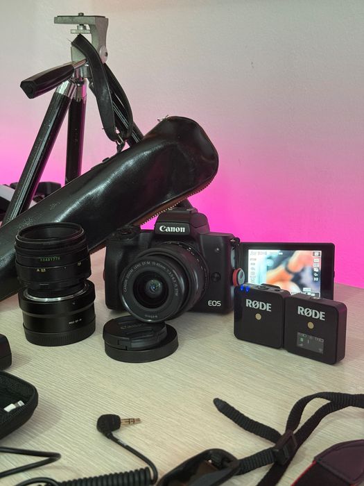 Sistem complet Vlogging/YouTube/TikTok Canon EOS M50 cu microfon Rode