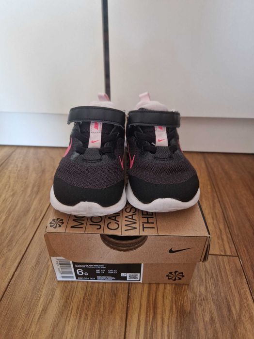 Обувки за момиче Nike, Clarks, Superfit