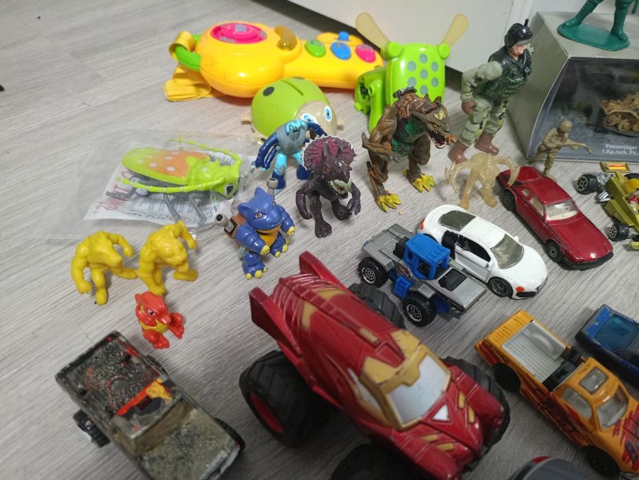 Коли и други играчки