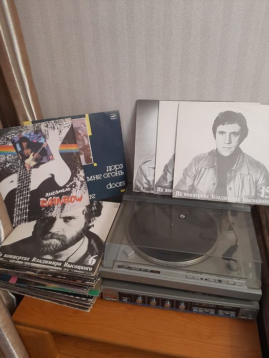 Проигрыватель с виниловыми пластинками