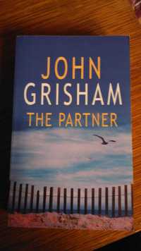 John Grisham: The partner si Theodore Boone: The fugitive, in engleza