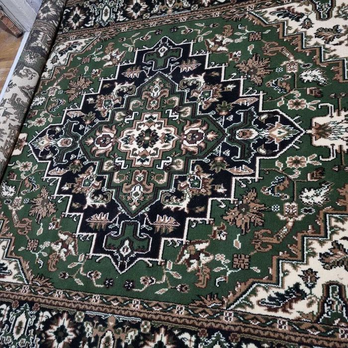 Продам ковёр размером 2.92х2.0