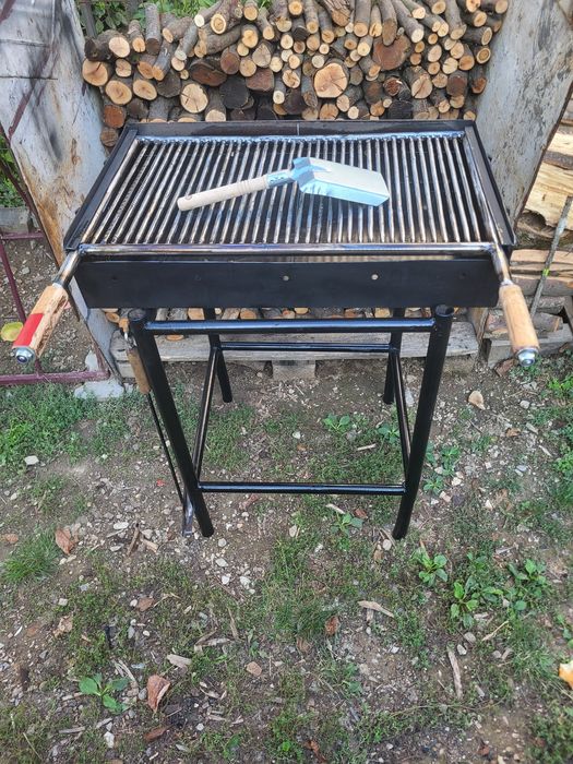 Grătar robust împreună cu suport