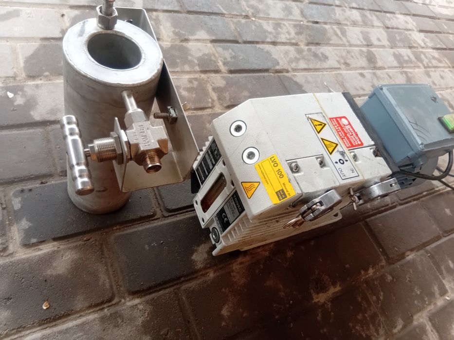 Двухступечетыей пластинчато-роторные вакуное  насосс