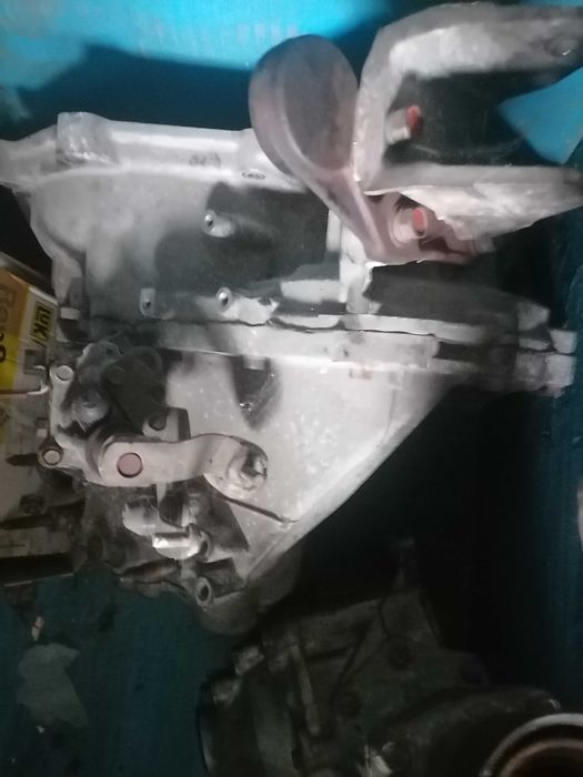 Скоростна кутия за Nissan x-trail T 30 бензин 2.0 /2.5i ръчна2002-2007