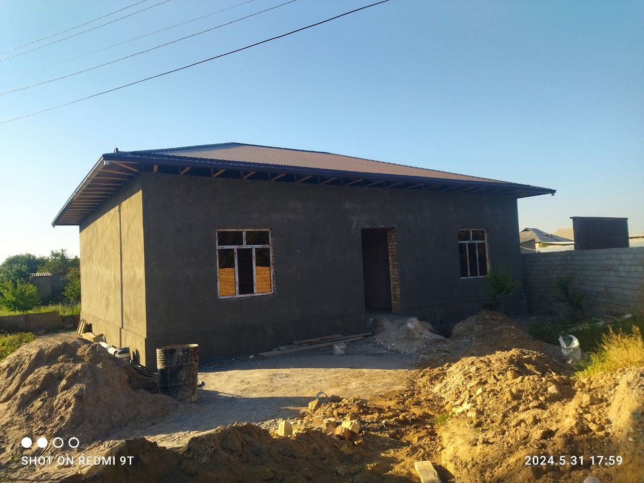Uchaska sotiladi 5 sotx 4 xona oshxona sanuzel 80-90% uyi bitgan