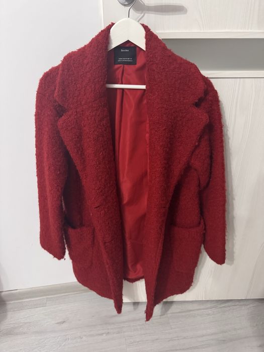 Palton rosu Bershka