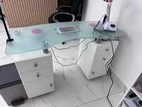 Masa de manichiura cu aspirator 2 dulapuri,4 sertare, blat din sticla