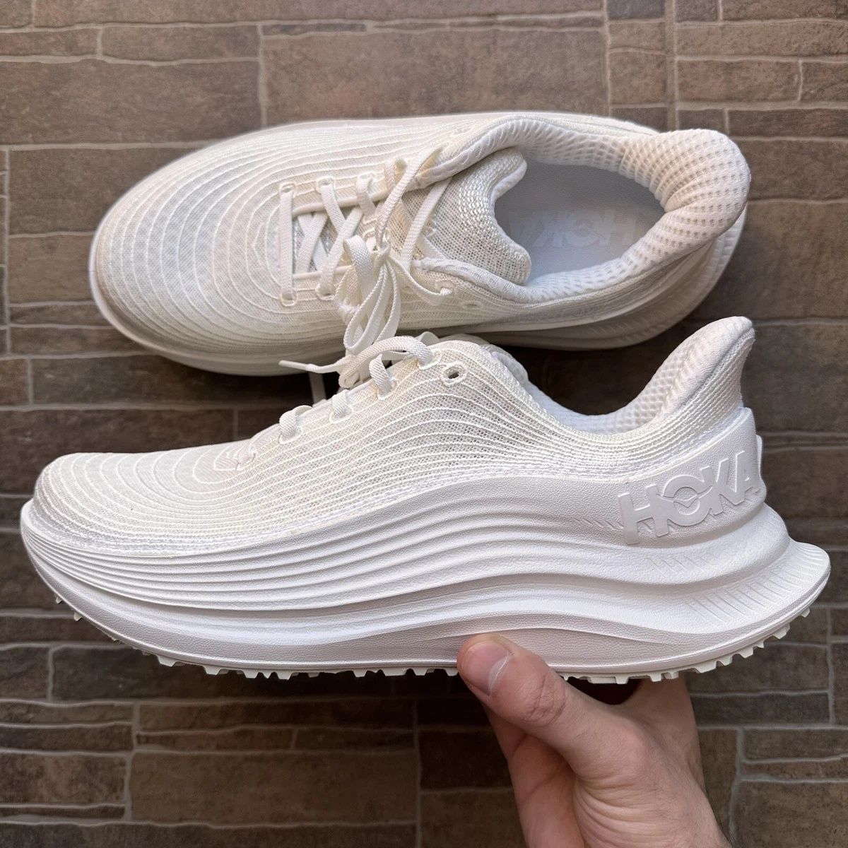 hoka one one thoughtful creation 42 2/3 si 46 2/3