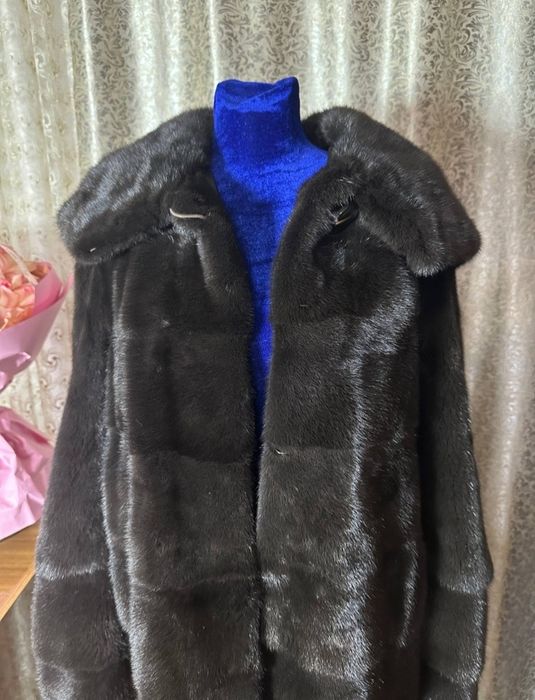 Натуральная Норковая шуба с воротником из Соболя.Есть другие модели