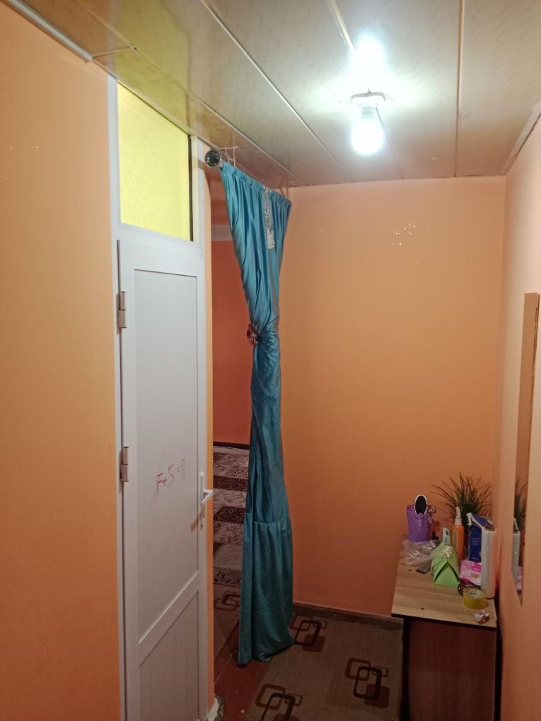 2 xonali uy sotiladi 4 qavatli domning 1 qavatida