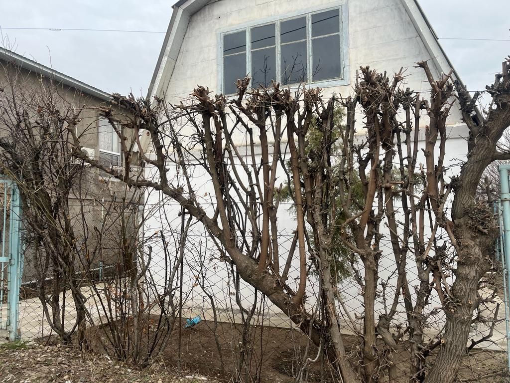 Продается  2- х этажный дом в микрорайоне Бозарык. Площадь 6 соток