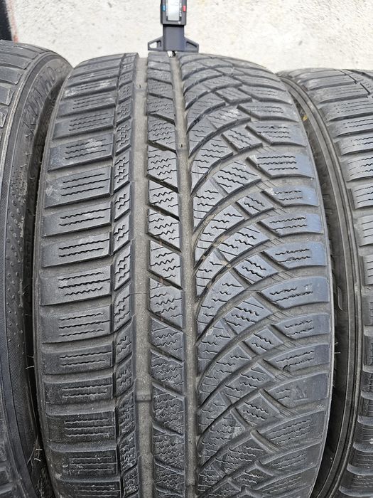 Vând patru anvelope de iarna kumho 225 40 19 / 245 35 19 dot 2322