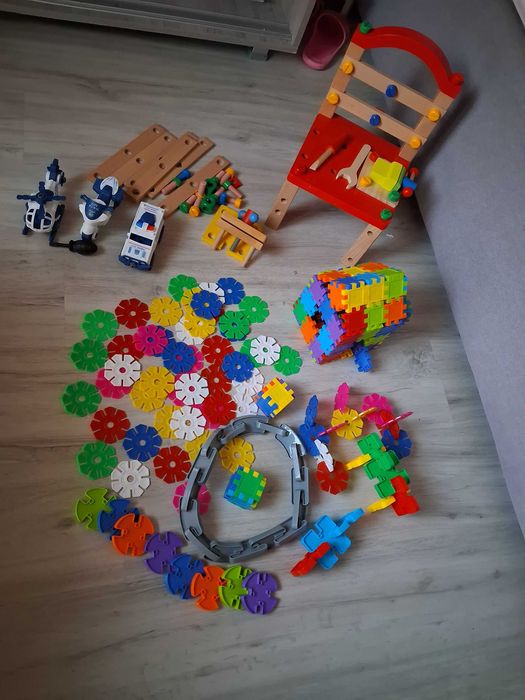 Lot jucarii din lemn de construit/ piese constructii